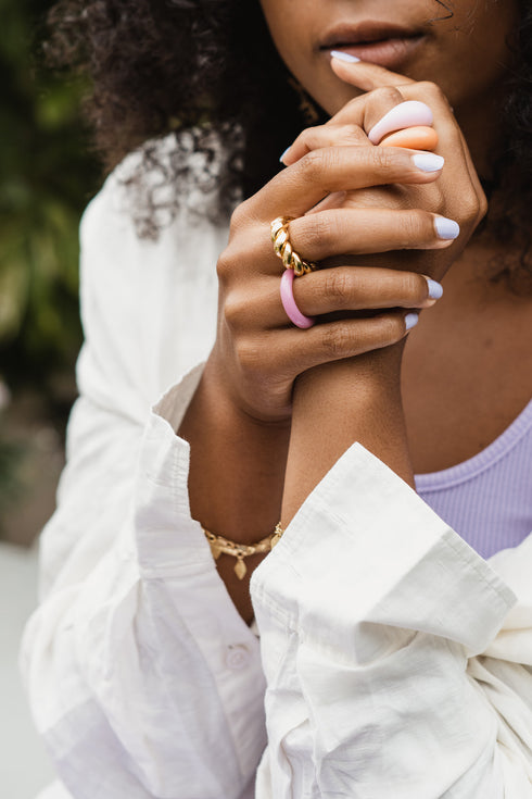 THIN GLASS RING DARK PINK